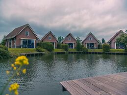 Spectacular Villa by the Lake