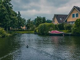 Spectacular Villa by the Lake