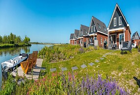 Spectacular Villa by the Lake
