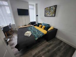 Bright & Stylish 1-bed Apt W/free Parking & Wi-fi