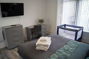 Bright & Stylish 1-bed Apt W/free Parking & Wi-fi