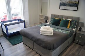 Bright & Stylish 1-bed Apt W/free Parking & Wi-fi