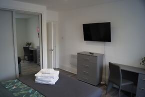 Bright & Stylish 1-bed Apt W/free Parking & Wi-fi