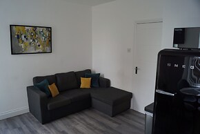 Bright & Stylish 1-bed Apt W/free Parking & Wi-fi