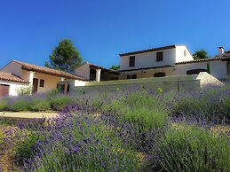 Villa in Provence With Infinity Pool