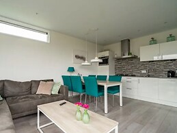 Well-kept Chalet on the Water