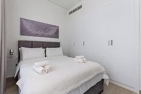 Waves - Azizi Riviera 24: Modern 1 Bedroom Apartment
