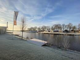 Waterside Chalet Escape Near Kampen