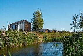 Waterside Chalet Escape Near Kampen