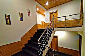 Goroomgo Mareema Non Veg Hotel Manali