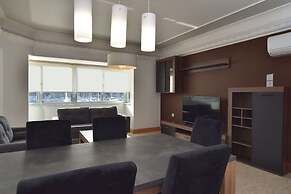 2 Bedroom Central Spacious With Sea Views