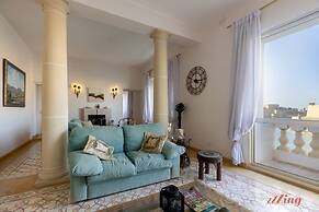 Eclectic Apartment With Incredible Harbour Views