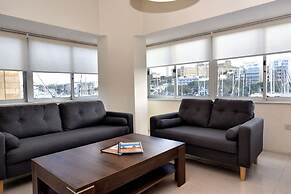 Bright Spacious 2 Bedroom With Marina View
