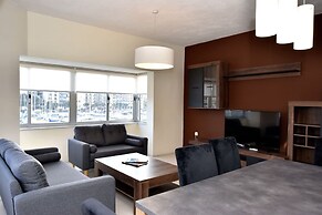 Bright Spacious 2 Bedroom With Marina View