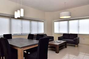 Bright Spacious 2 Bedroom With Marina View