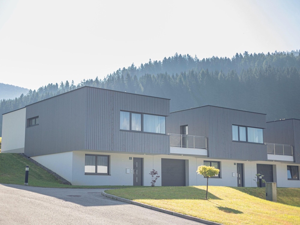 Pleasant Chalet on the ski Slopes
