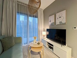1BDR apartment With Pool View