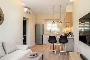Phos Elegant Residences by Konnect, 400m to the beach