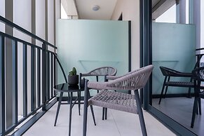 Chic 1BR Retreat in Business Bay