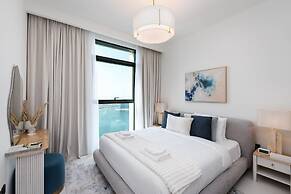 Serene 1BR w Private Palm View Balcony