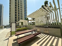 Serene 1BR w Private Palm View Balcony