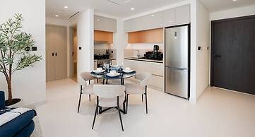 Serene 1BR w Private Palm View Balcony