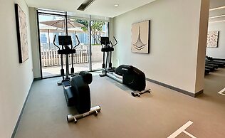 Serene 1BR w Private Palm View Balcony