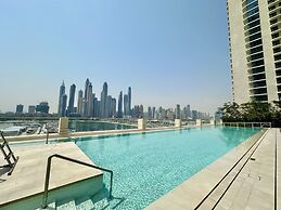 Serene 1BR w Private Palm View Balcony