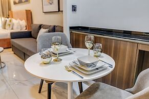 GLOBALSTAY. J One Tower Apartments