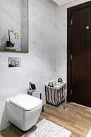 GLOBALSTAY. J One Tower Apartments