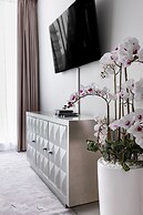 GLOBALSTAY. J One Tower Apartments