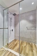 GLOBALSTAY. J One Tower Apartments