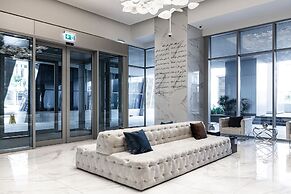 GLOBALSTAY. J One Tower Apartments