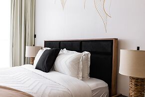 GLOBALSTAY. J One Tower Apartments