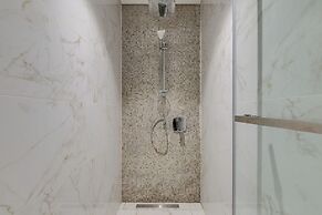 GLOBALSTAY. J One Tower Apartments
