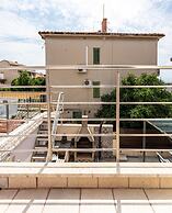 Beautiful Luxury House w sea View & Outside Space