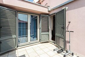 Beautiful Luxury House w sea View & Outside Space