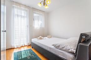 Beautiful Luxury House w sea View & Outside Space
