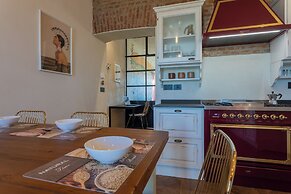 Graffiti Apartment by Wonderful Italy