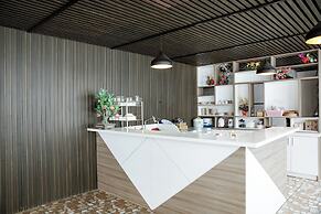 Sky House Hotel