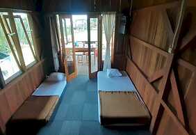 EXPRESS O 91041 Cottage Saung Suluh