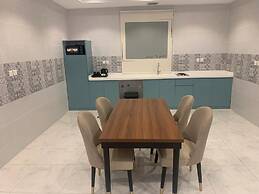 Holiday Plus Mishrifah Apartments