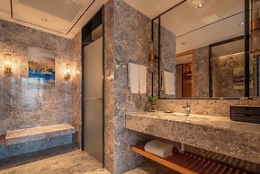 Serene Yuhua Hotel
