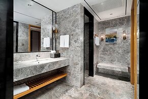 Serene Yuhua Hotel