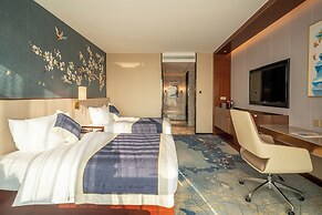 Serene Yuhua Hotel