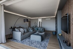 2 Level Beachfront Luxury Apt. by the Olon
