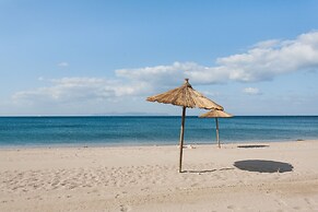 2 Level Beachfront Luxury Apt. by the Olon