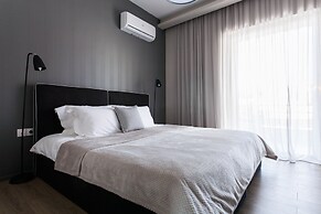 2 Level Beachfront Luxury Apt. by the Olon