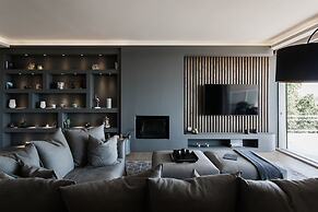 2 Level Beachfront Luxury Apt. by the Olon
