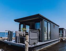 Luxury Houseboat Getaway